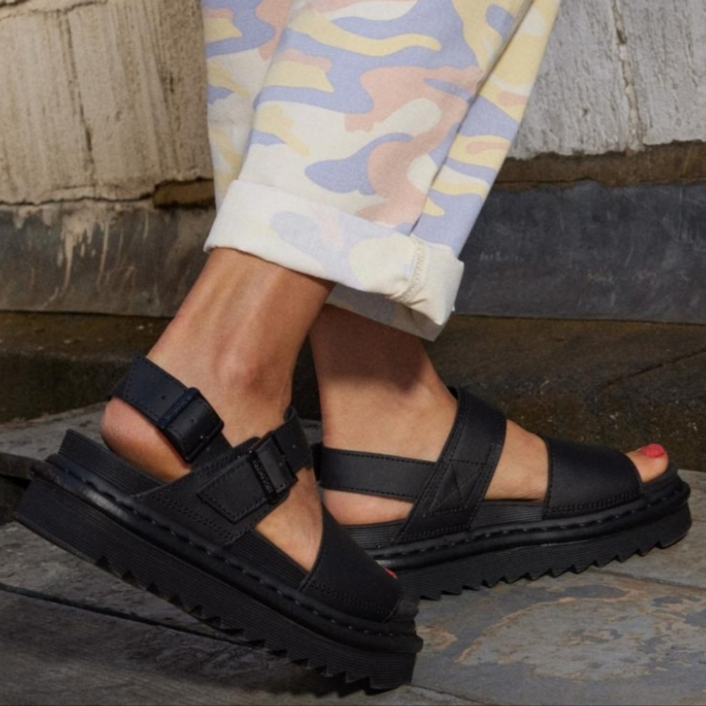 DR. MARTENS VOSS WOMEN'S LEATHER STRAP SANDALS